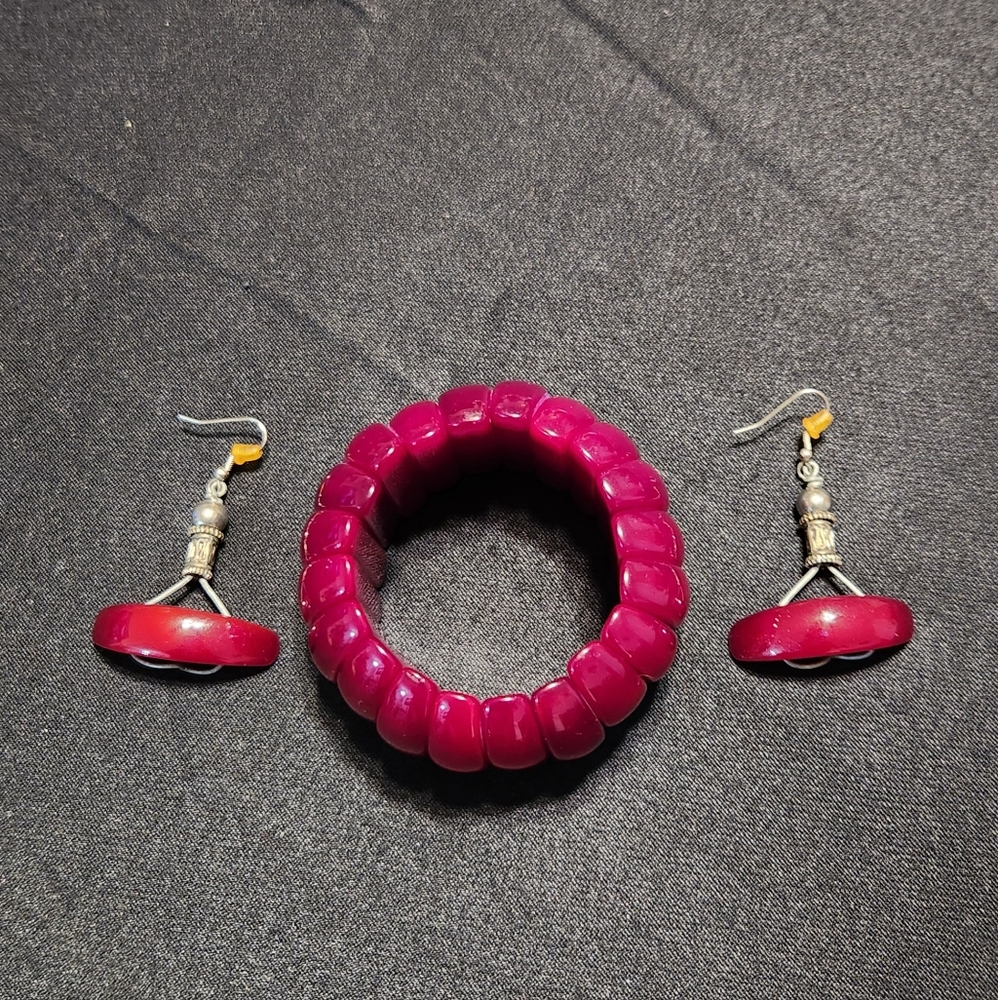 Bracelet and earrings